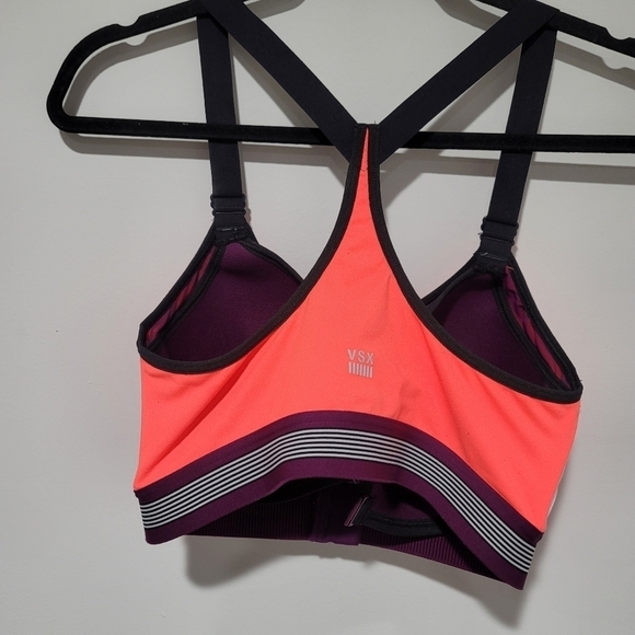 Victoria's Secret Wireless Sports Bra Size 34DD - Picture 2 of 15